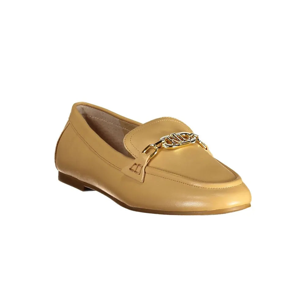 Beige leather women's moccasin with prominent gold chain and RALPH LAUREN logo.